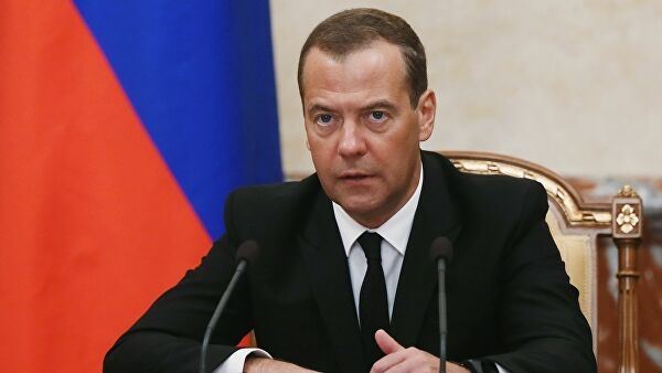 <br />
Медведев отчитал губернаторов за вранье<br />
